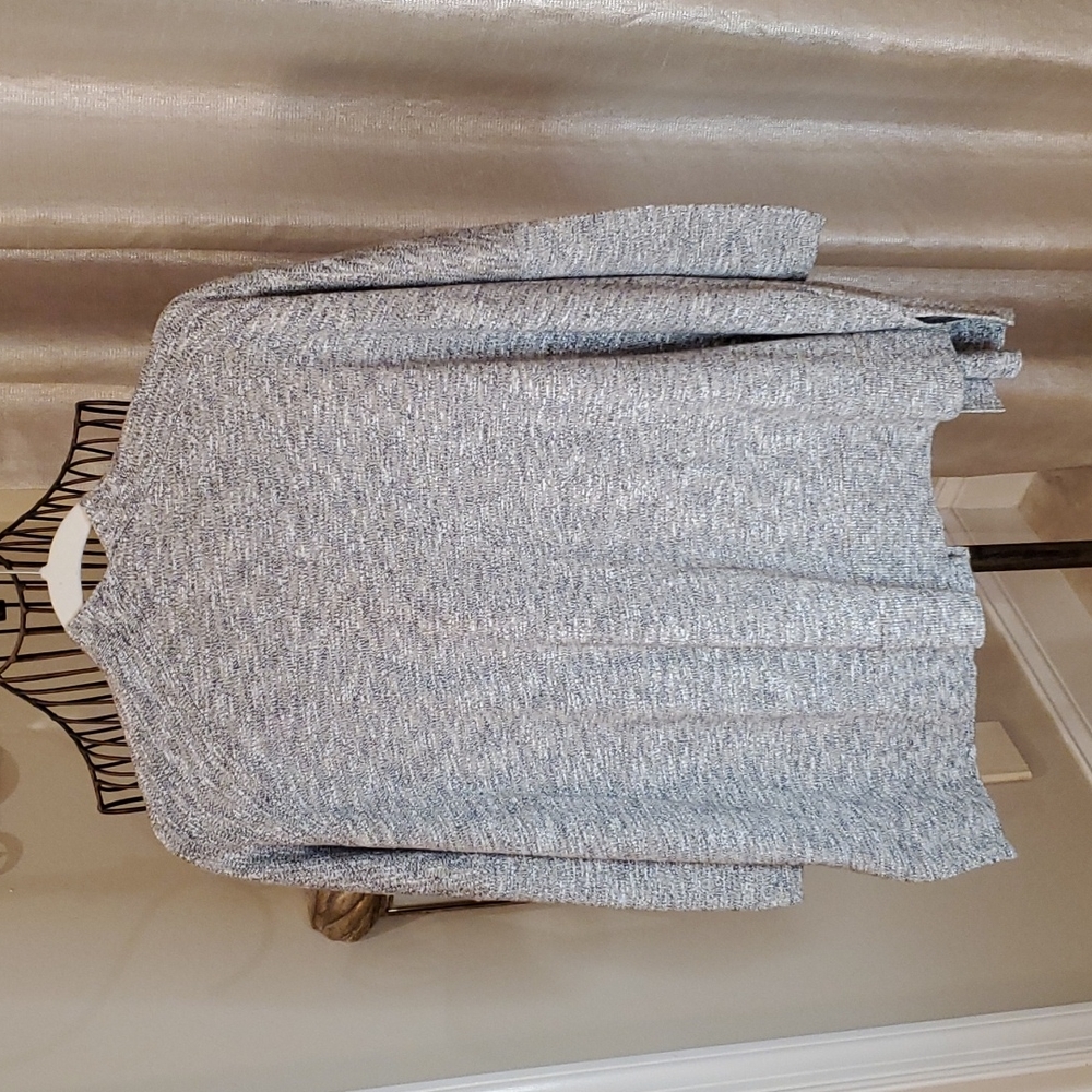 πHPπLOFT Medium Petite Sweater w/ Sparkly Metallic Silver Threading!πππ - Picture 8 of 16